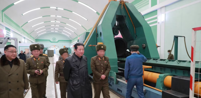 Kim Jong Un Keliling Pabrik Rudal di Korut