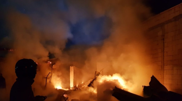 Sebuah bengkel di Tangsel Terbakar